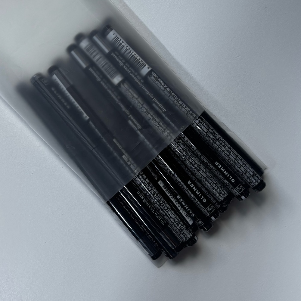 Black Retractable Eyeliner Pen (one per order)